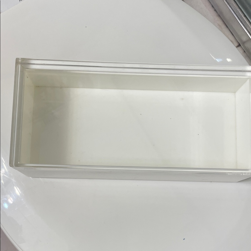 Elegant White Bathroom Organizer